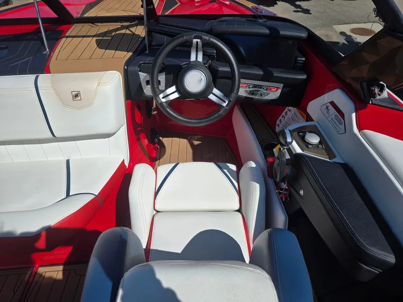 Slide: The Image of Nautique Ski 2022 - 12