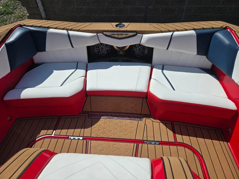 Slide: The Image of Nautique Ski 2022 - 17