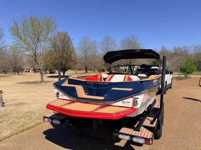 Slide: The Image of Nautique Ski 2022 - 4