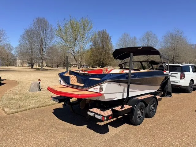 Slide: The Image of Nautique Ski 2022 - 5