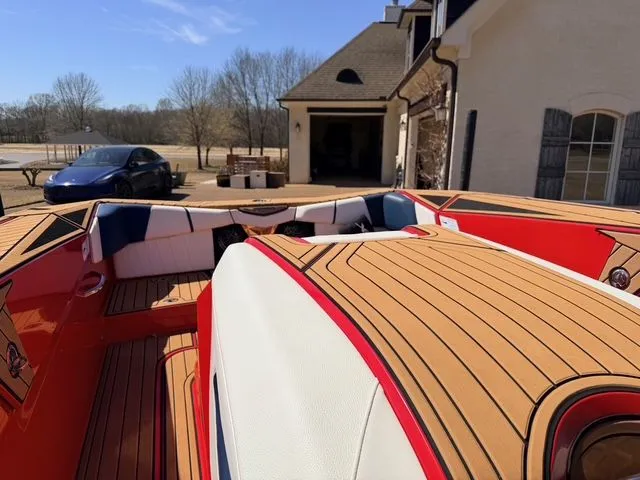 Slide: The Image of Nautique Ski 2022 - 6