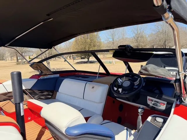 Slide: The Image of Nautique Ski 2022 - 8