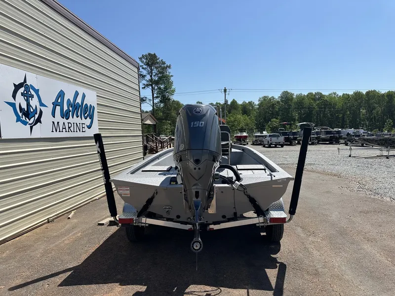 Slide: The Image of Xpress Hyper-Lift Bay Series 210 BAY-150HP 2026 - 3