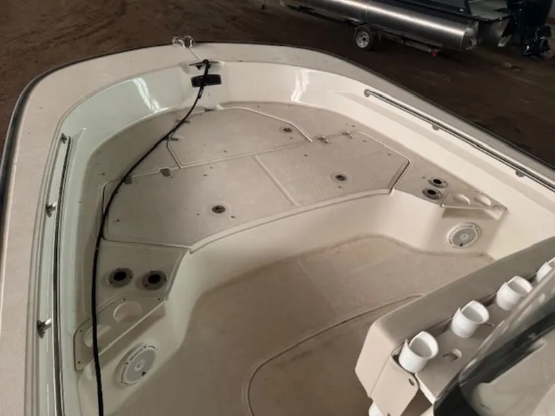 Slide: The Image of Boston Whaler 210 Montauk 2023 - 6