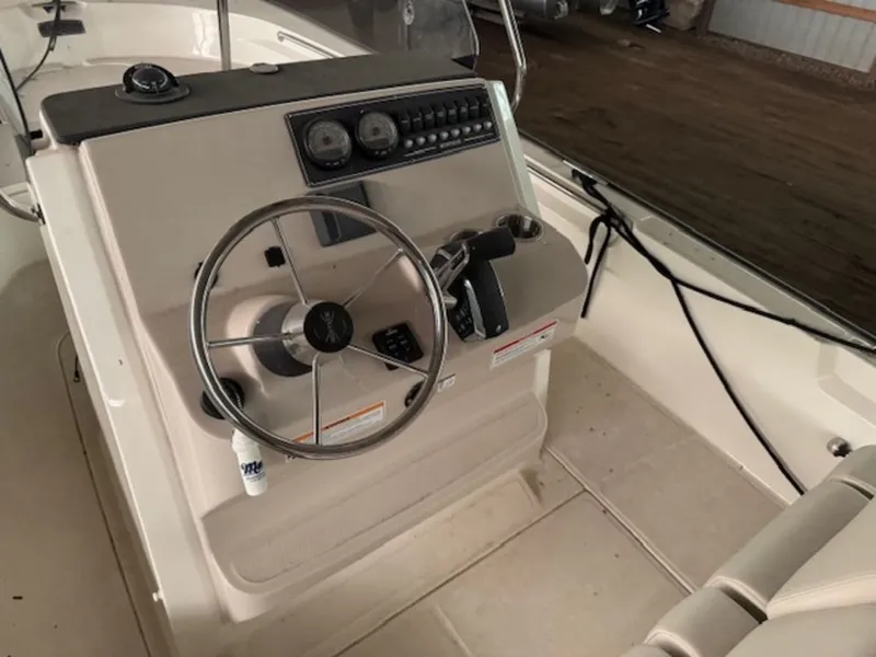 Slide: The Image of Boston Whaler 210 Montauk 2023 - 7