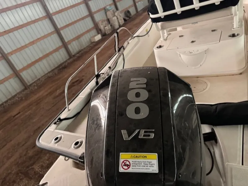 Slide: The Image of Boston Whaler 210 Montauk 2023 - 8