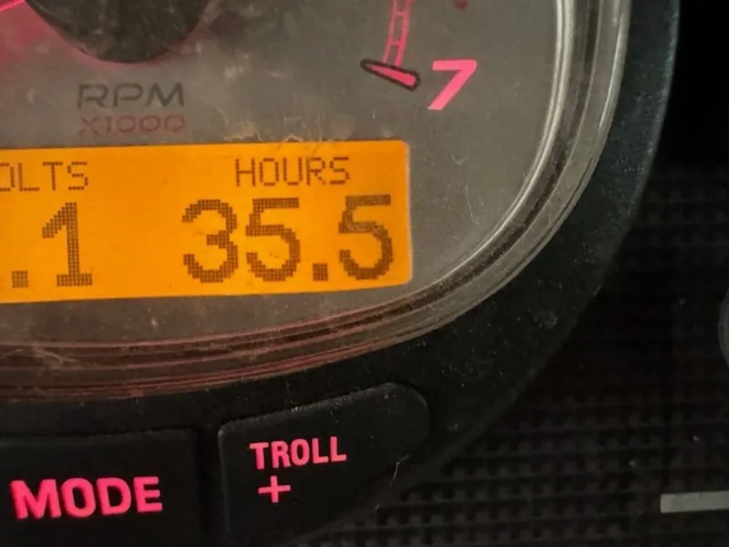 Slide: The Image of Boston Whaler 210 Montauk 2023 - 9