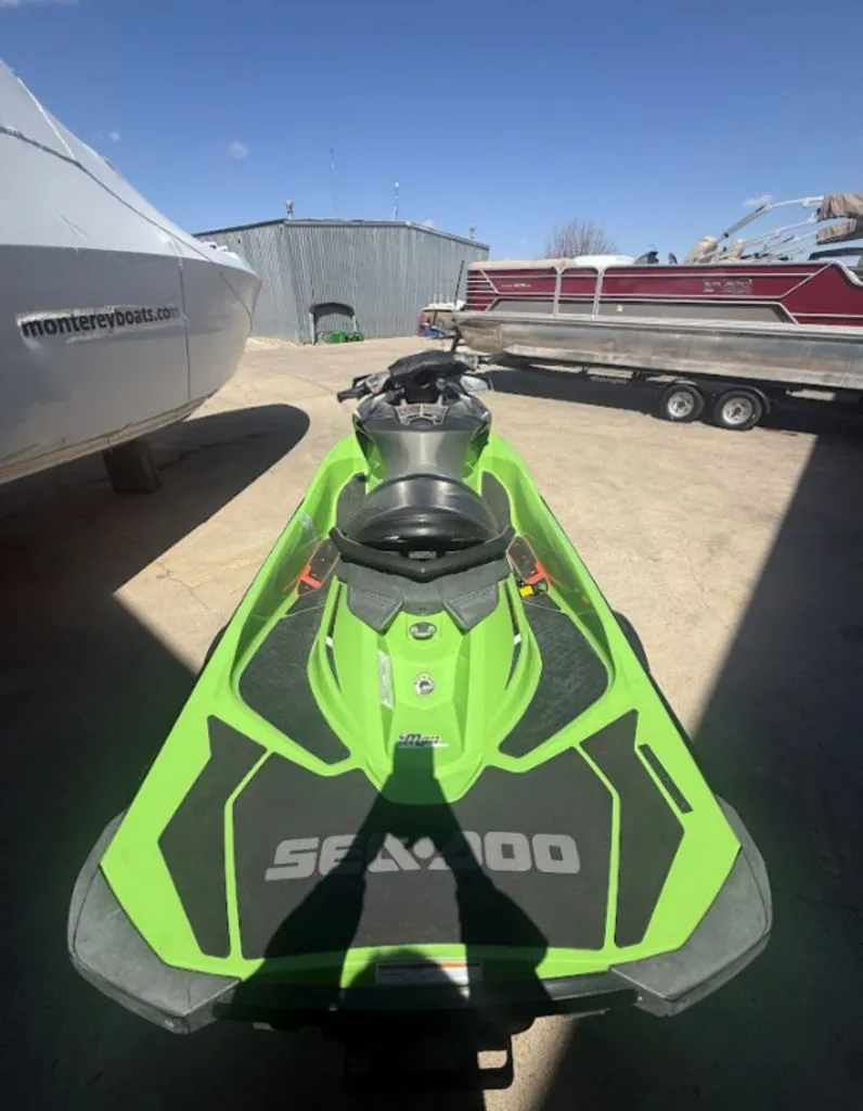 Slide: The Image of Sea-Doo GTR™-X® 230 2017 - 4