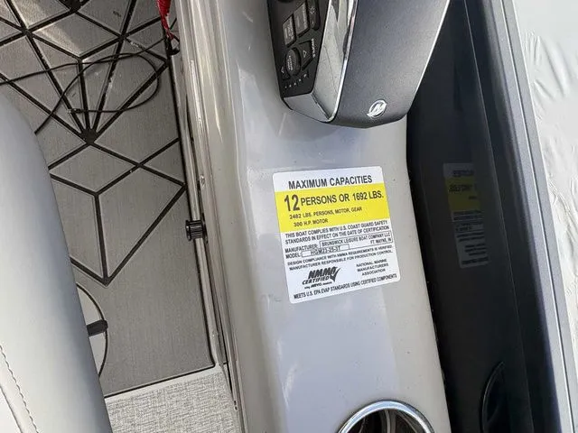 Slide: The Image of Harris Grand Mariner 230 2025 - 12