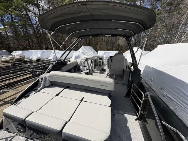 Slide: The Image of Harris Grand Mariner 230 2025 - 13