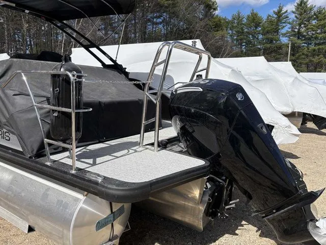 Slide: The Image of Harris Grand Mariner 230 2025 - 14