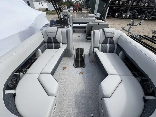 Slide: The Image of Harris Grand Mariner 230 2025 - 3