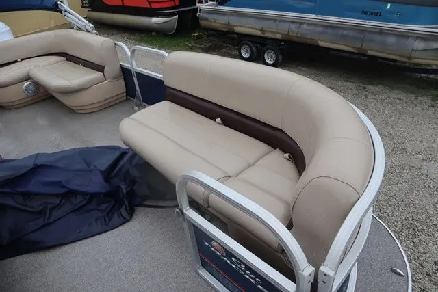 Slide: The Image of Sun Tracker Party Barge 18 DLX 2019 - 3