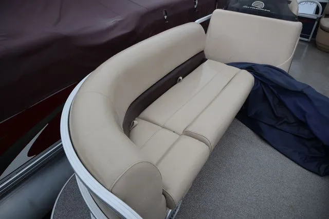 Slide: The Image of Sun Tracker Party Barge 18 DLX 2019 - 4