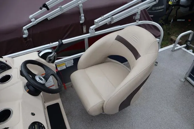 Slide: The Image of Sun Tracker Party Barge 18 DLX 2019 - 7