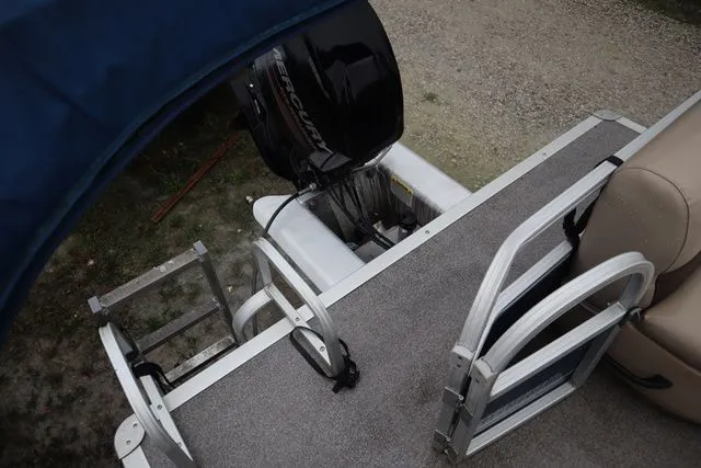 Slide: The Image of Sun Tracker Party Barge 18 DLX 2019 - 9