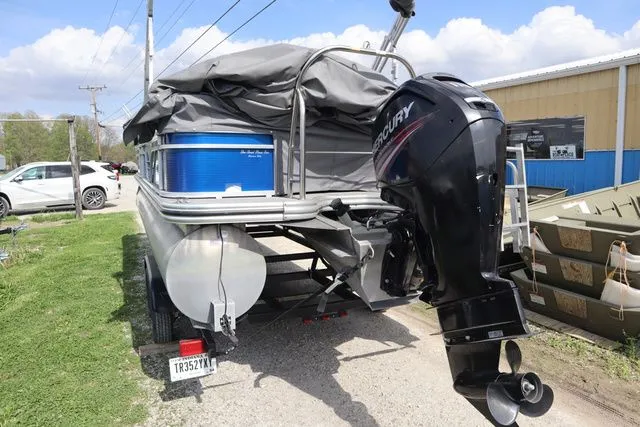 Slide: The Image of Lowe SF 232 2019 - 4