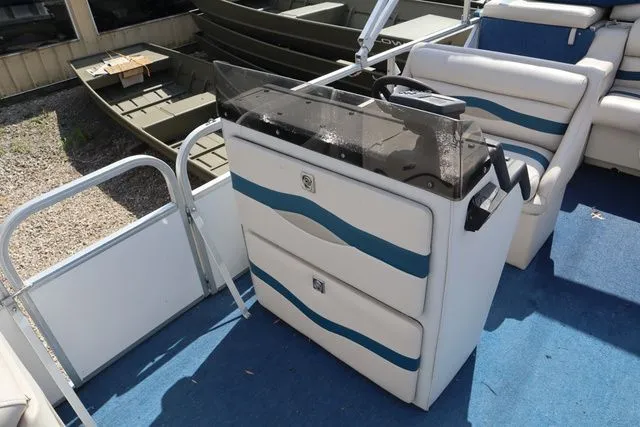 Slide: The Image of Aloha Alumacraft Sun Clipper 240 Deluxe 1991 - 10