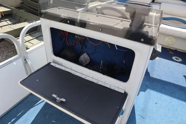 Slide: The Image of Aloha Alumacraft Sun Clipper 240 Deluxe 1991 - 11