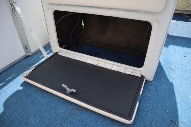 Slide: The Image of Aloha Alumacraft Sun Clipper 240 Deluxe 1991 - 12