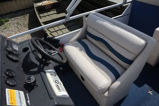 Slide: The Image of Aloha Alumacraft Sun Clipper 240 Deluxe 1991 - 14