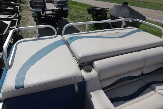 Slide: The Image of Aloha Alumacraft Sun Clipper 240 Deluxe 1991 - 17