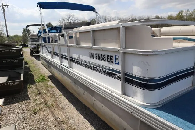 Slide: The Image of Aloha Alumacraft Sun Clipper 240 Deluxe 1991 - 3