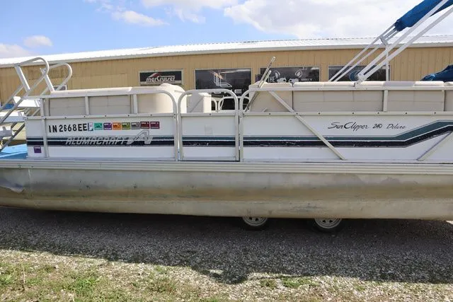 Slide: The Image of Aloha Alumacraft Sun Clipper 240 Deluxe 1991 - 7