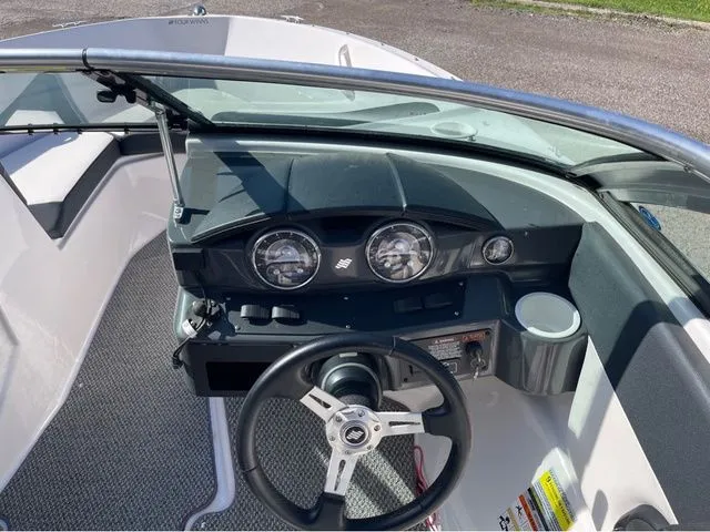 Slide: The Image of Four Winns 190 Freedom 2016 - 12