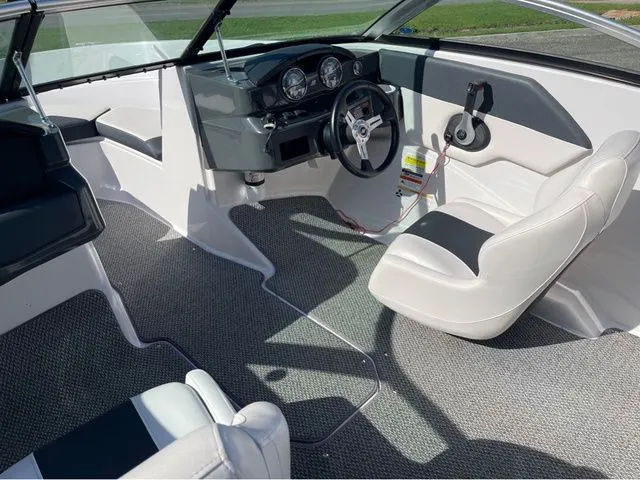 Slide: The Image of Four Winns 190 Freedom 2016 - 5