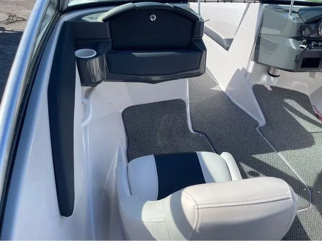 Slide: The Image of Four Winns 190 Freedom 2016 - 6