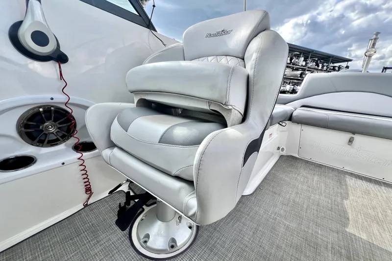 Slide: The Image of Captain's chair on 2022 NauticStar 223DC Sport Deck boat, featuring sleek design and comfortable seating. - 72