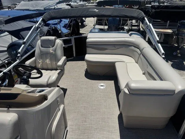 Slide: The Image of Bennington 21SLX 2018 - 5