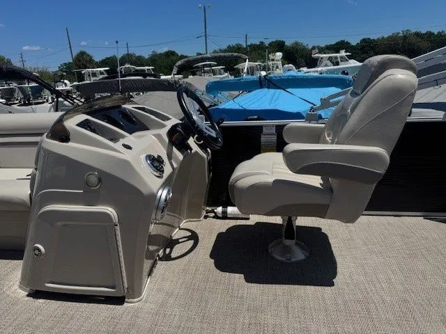 Slide: The Image of Bennington 21SLX 2018 - 6