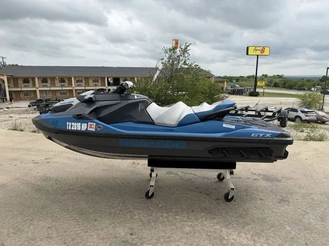 Slide: The Image of Sea-Doo GTX 170 IBR 2020 - 4