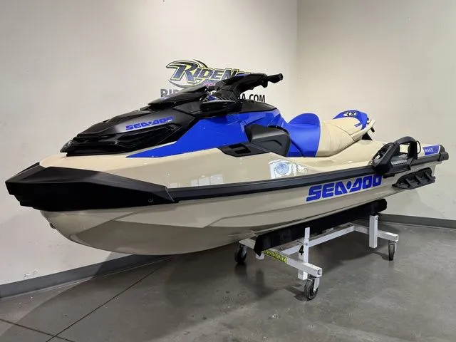 Slide: The Image of Sea-Doo Wake 2026 - 4
