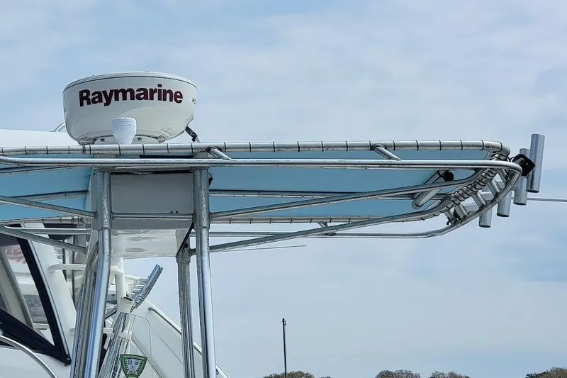 Slide: The Image of Radar equipment on a 2003 SeaCraft SC 23 Classic boat with Raymarine technology. - 17