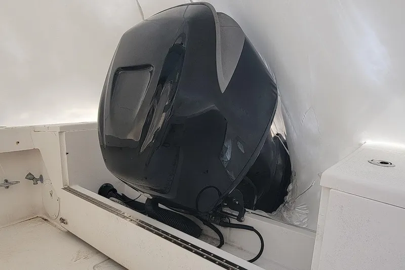 Slide: The Image of 2003 SeaCraft SC 23 Classic boat engine in a white interior setting. - 6