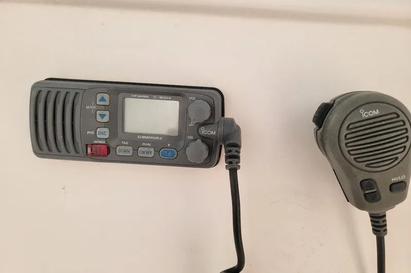 Slide: The Image of VHF marine radio and microphone on a 2003 SeaCraft SC 23 Classic boat. - 8