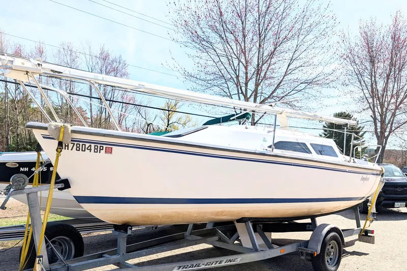 The Image of Catalina 22 Mark II sailboat from 2007 on a trailer, parked outdoors. - 0