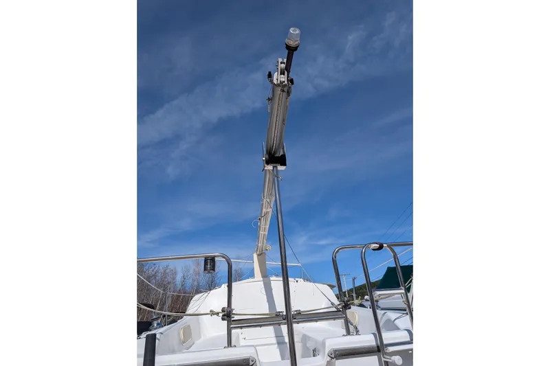 Slide: The Image of Catalina 22 Mark II sailboat mast against a clear blue sky, 2007 model. - 9