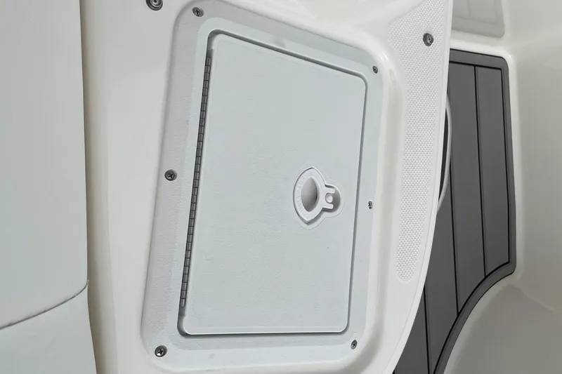 Slide: The Image of Zodiac Yachtline 440 DL NEO 60hp, detail view of hatch, year 2026. - 16