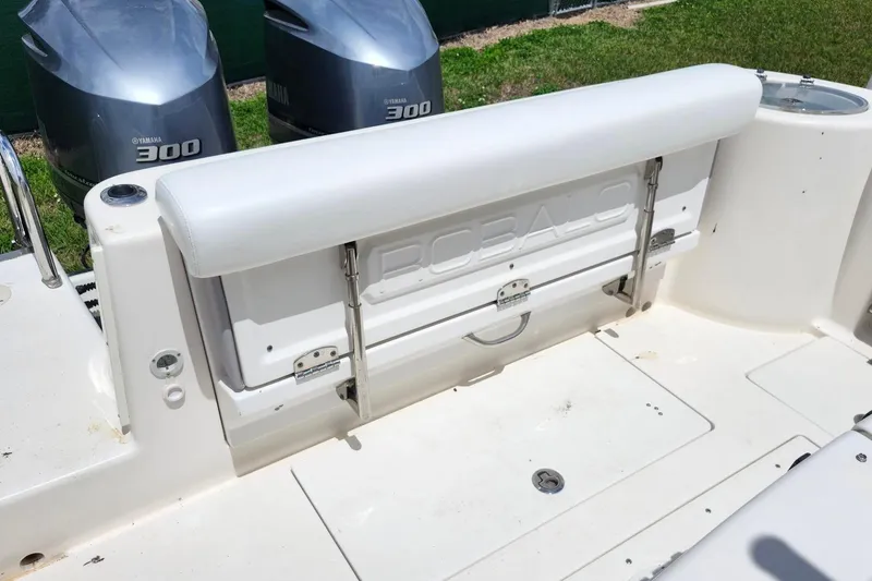 Slide: The Image of 2015 Robalo R300 Center Console boat with Yamaha 300 engines, featuring a white cushioned seat. - 10