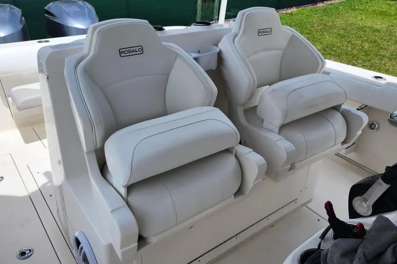 Slide: The Image of 2015 Robalo R300 Center Console boat seats, white leather, dual seating arrangement. - 15