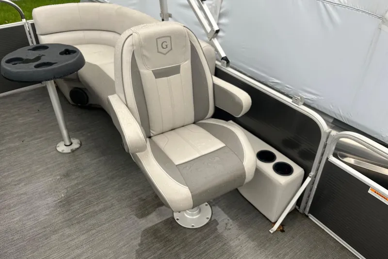 Slide: The Image of Captain's chair and seating area on 2022 Godfrey Sweetwater 2286 SBX pontoon boat. - 10