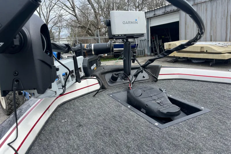 Slide: The Image of 1999 Nitro 896 Savage boat with Garmin navigation and Minn Kota trolling motor. - 8