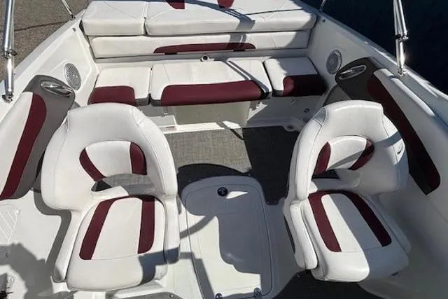 Slide: The Image of Interior of 2018 Tahoe 500 TF boat with white and maroon seating. - 23