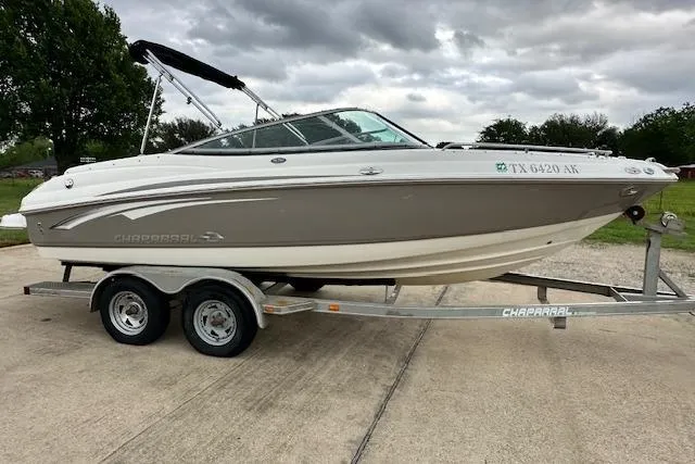 The Image of 2007 Chaparral 204 SSi boat on trailer, parked outdoors under cloudy skies. - 0