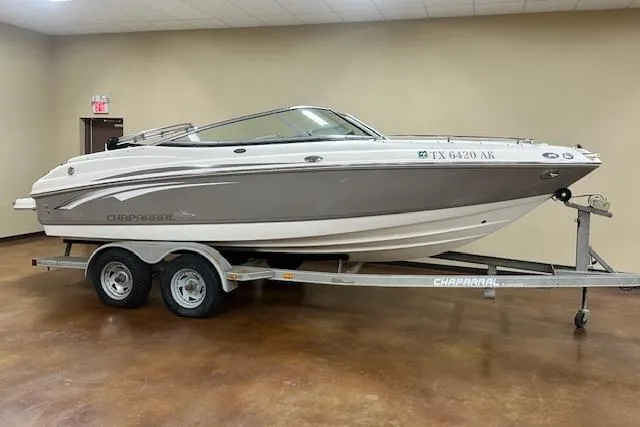 Slide: The Image of 2007 Chaparral 204 SSi boat on trailer in indoor setting. - 23