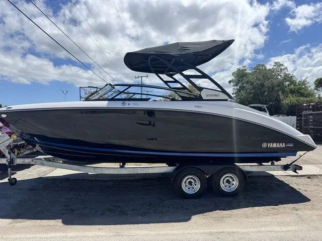 Slide: The Image of Yamaha 252SD 2026 - 3